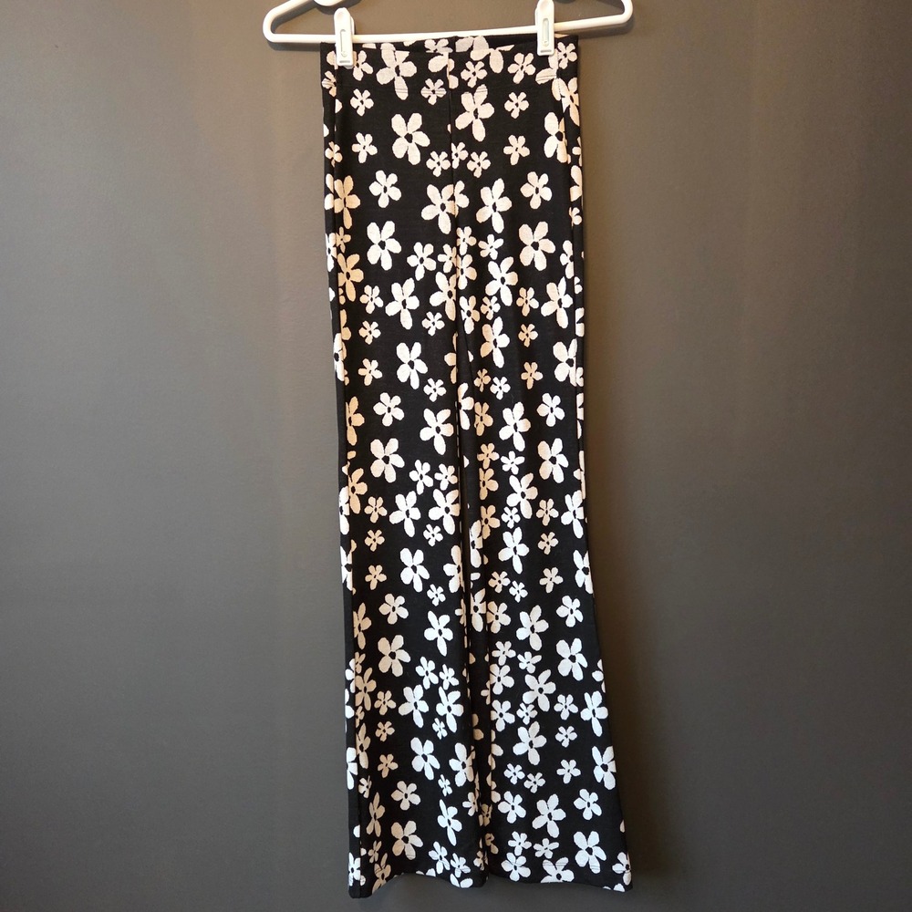 Urban Outfitters Bryn Black‎ White Floral Flare Knit Pants XS 60s Mod   Retro